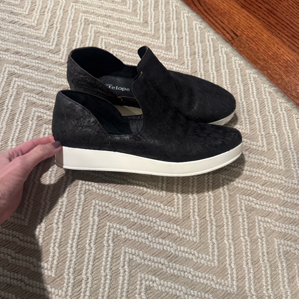 Antelope Black Slip-On Women's Sneakers